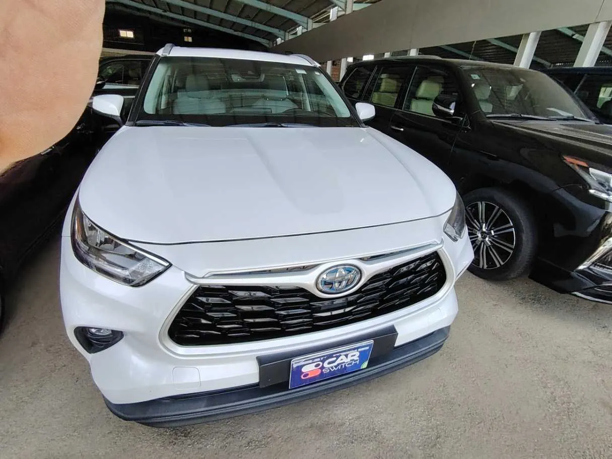 Car image 2
