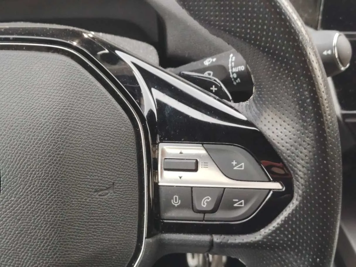 Car image 24