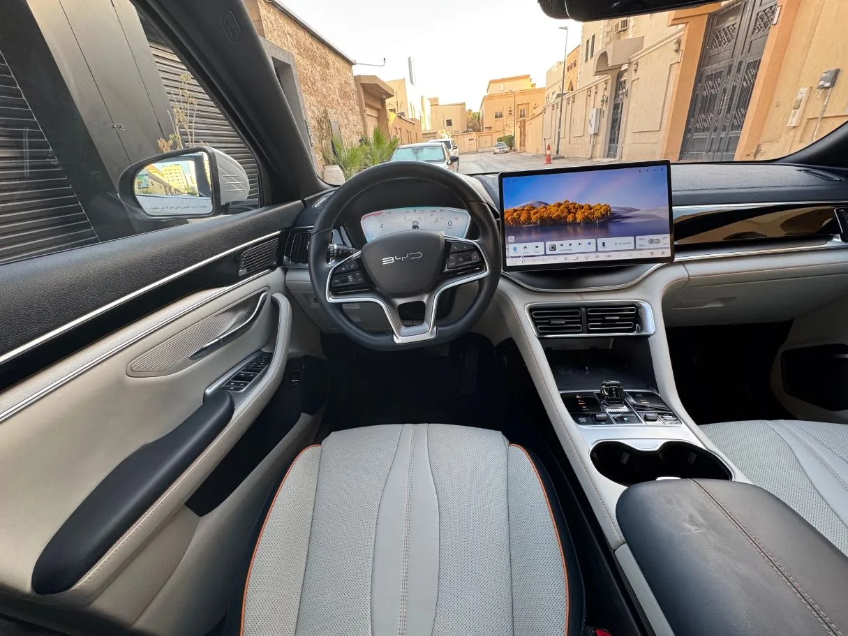 Car image 17