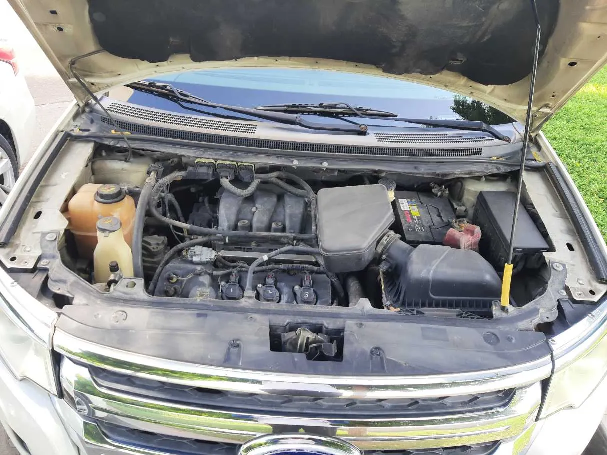Car image 19