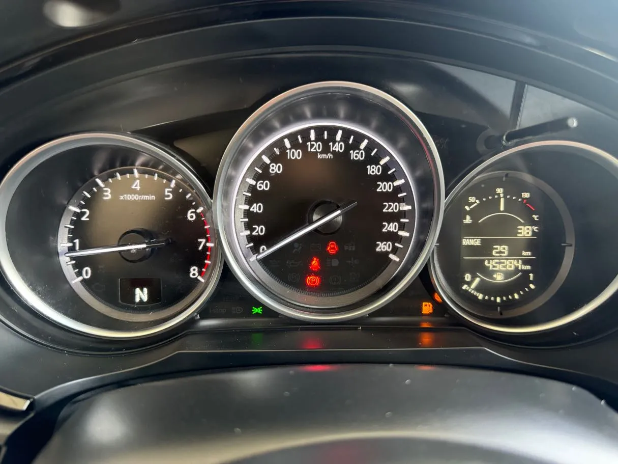Car image 14