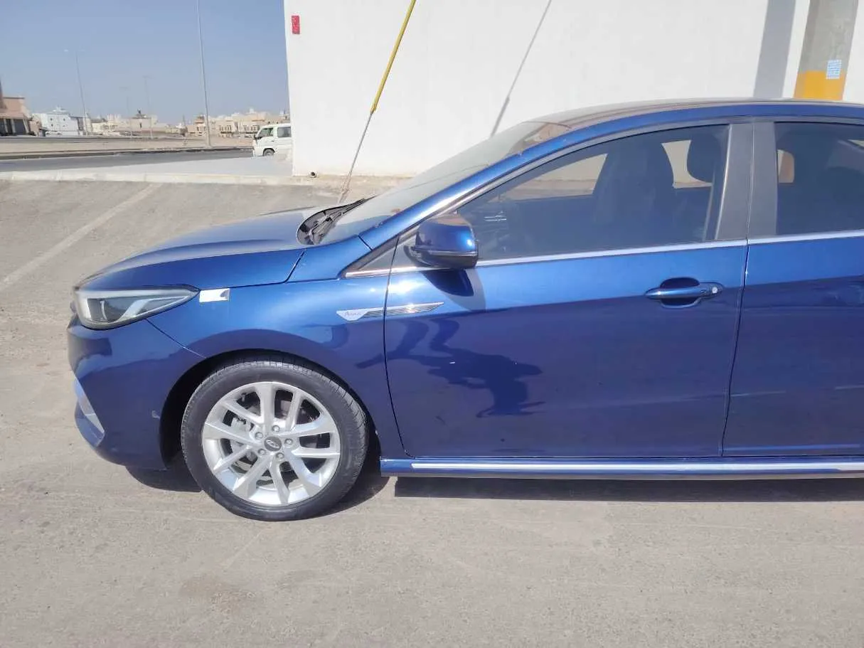 Car image 9