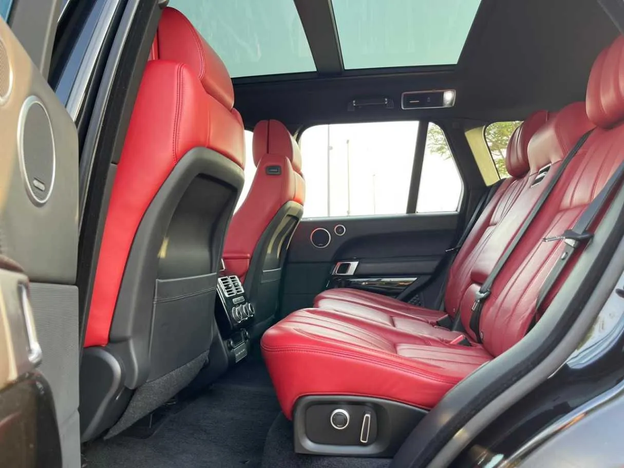 Car image 14