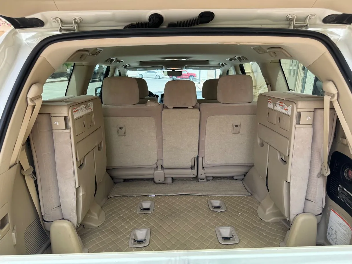 Car image 24