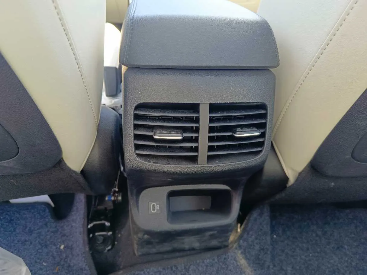 Car image 36