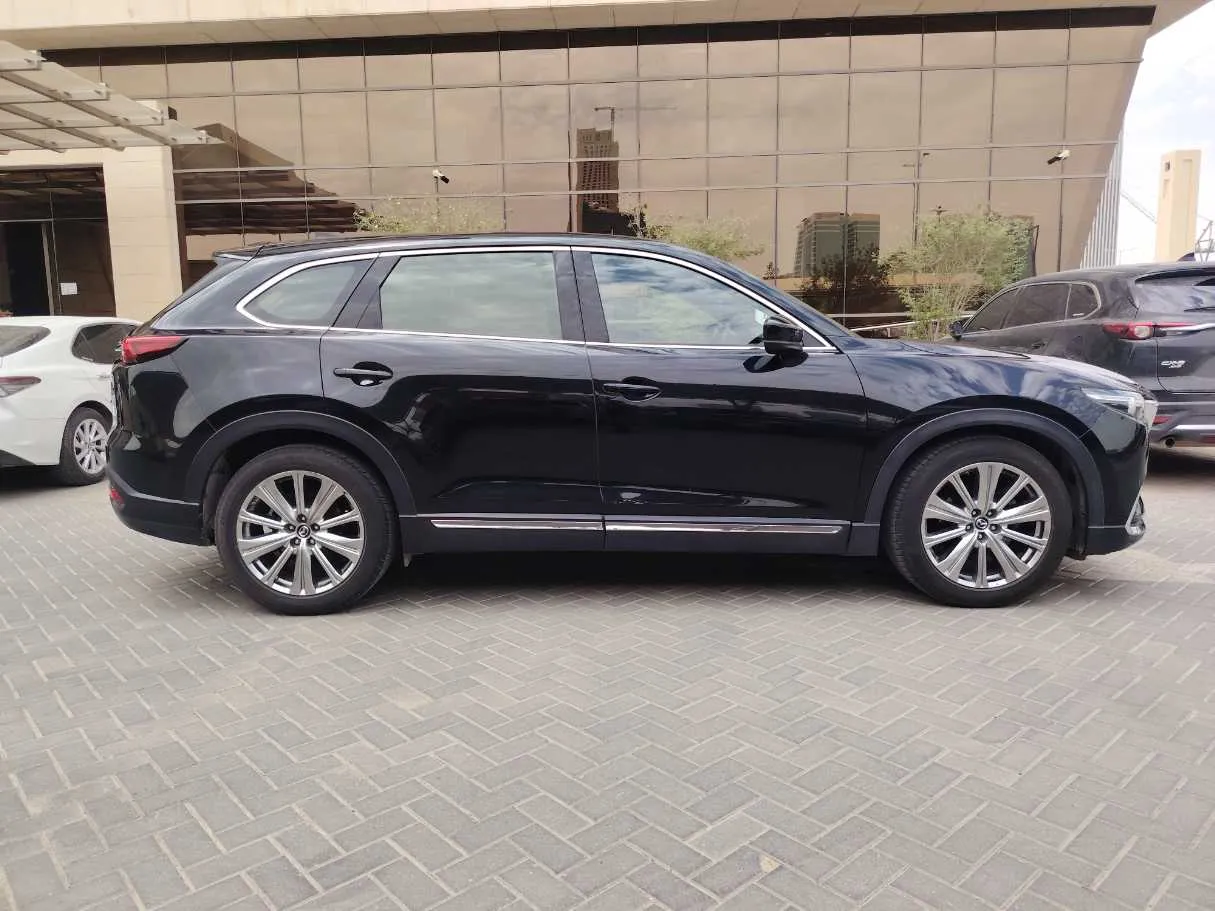Car image 4