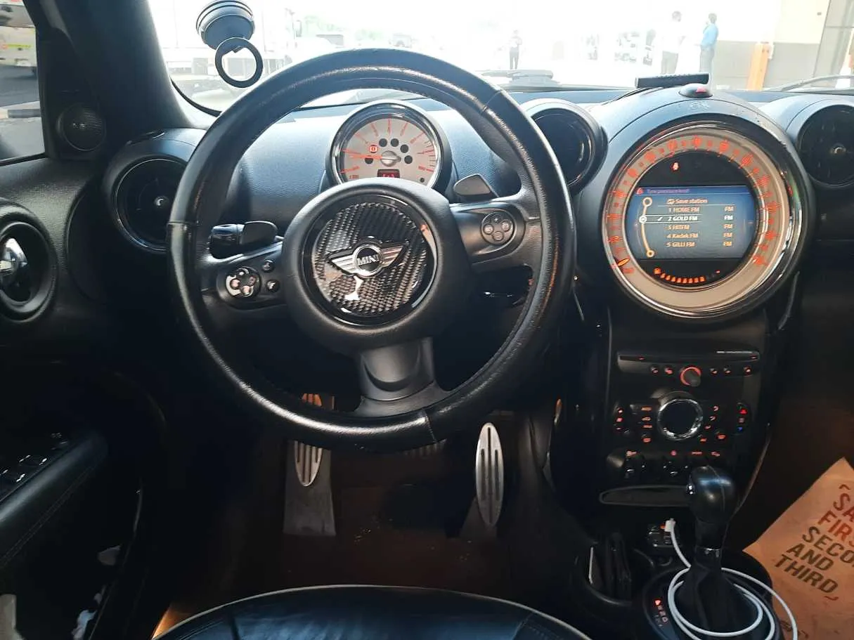 Car image 17