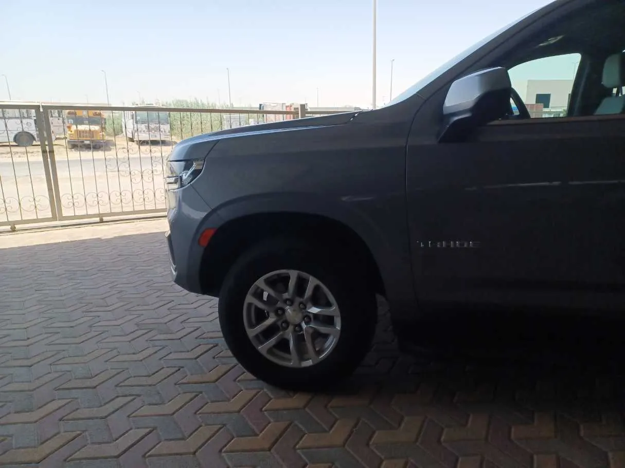 Car image 9