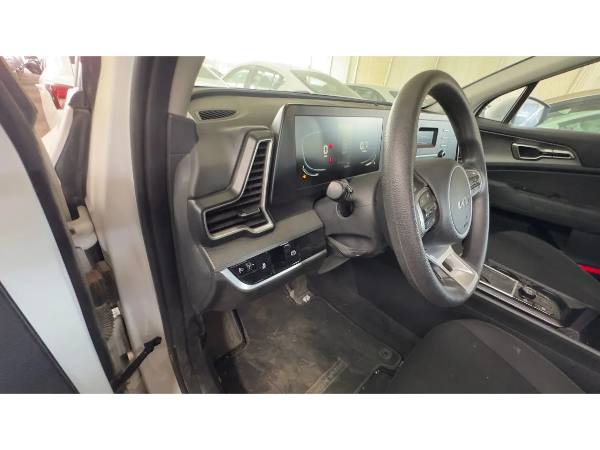 Car image 8