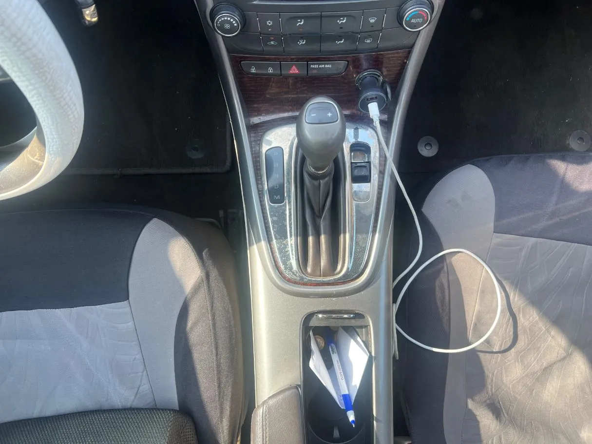 Car image 17