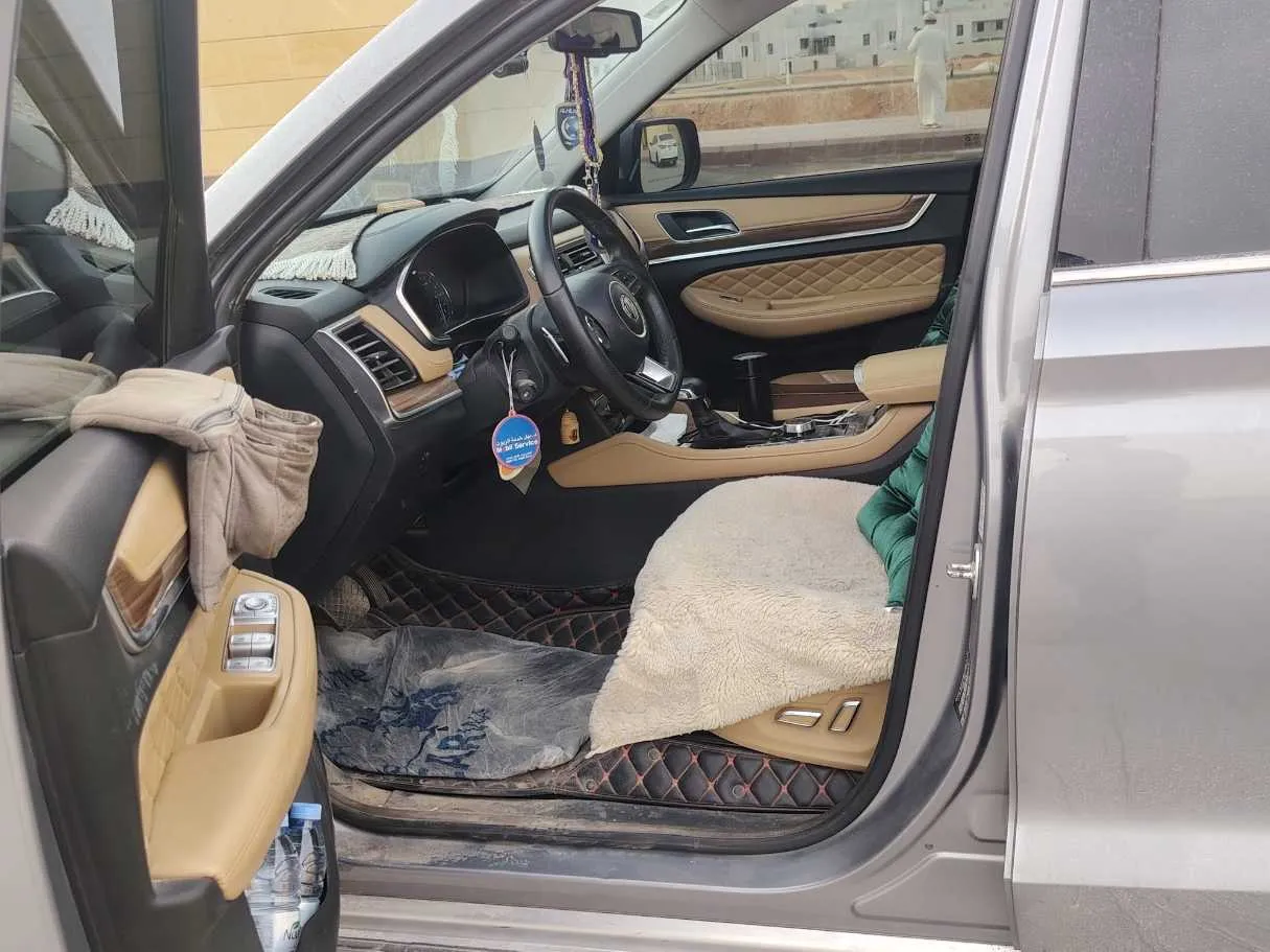 Car image 13