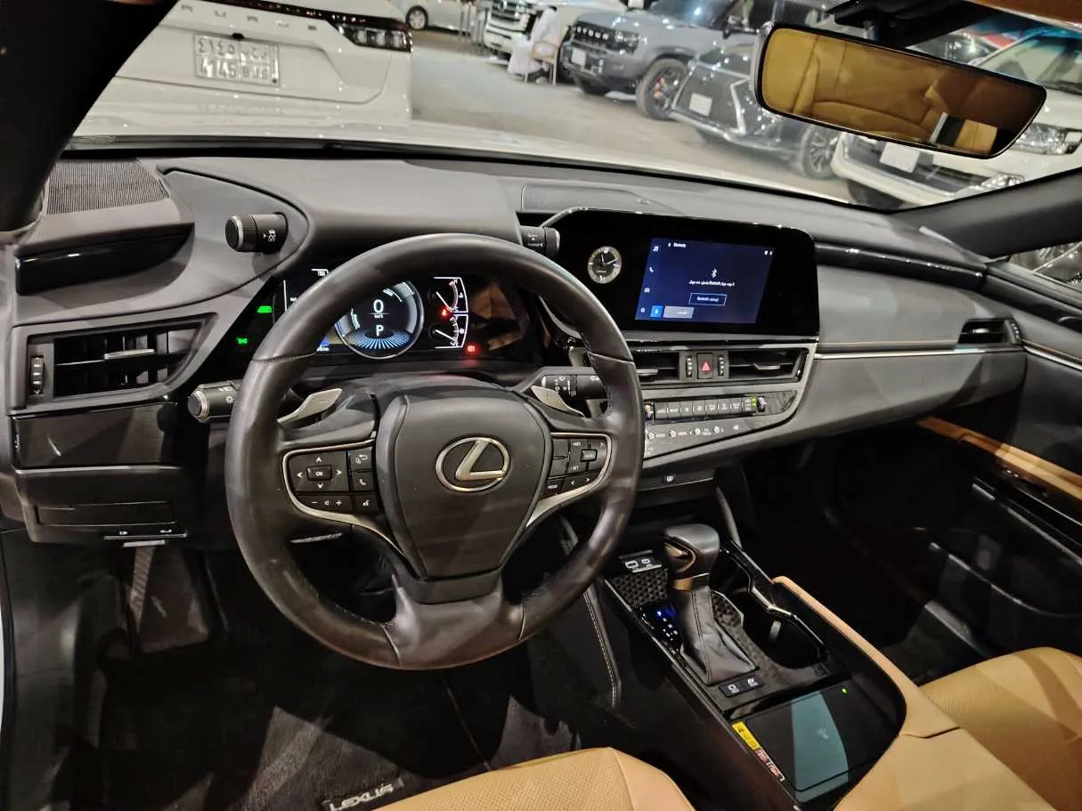 Car image 16