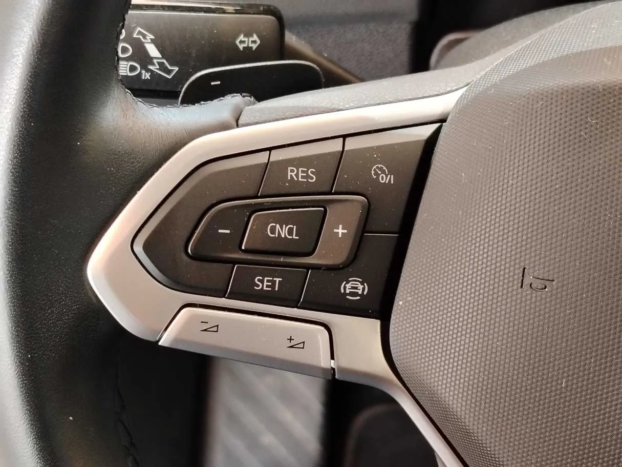 Car image 36