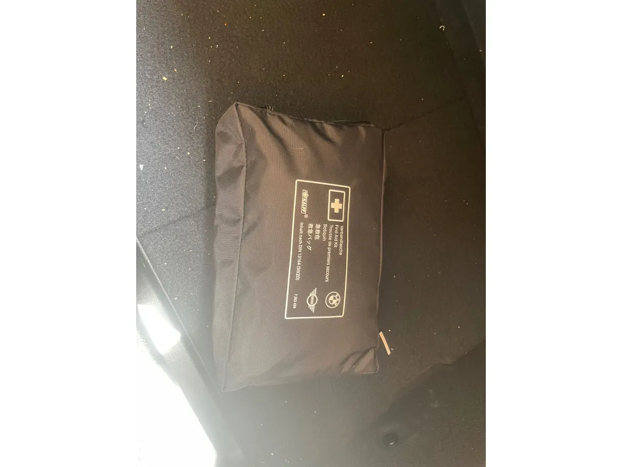 Car image 24
