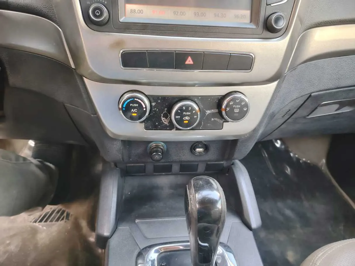 Car image 26
