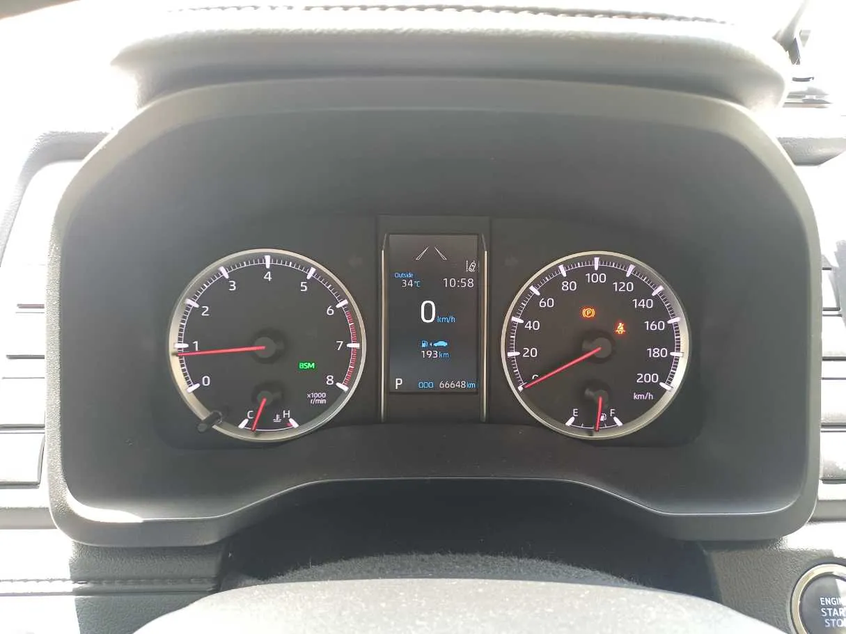 Car image 19
