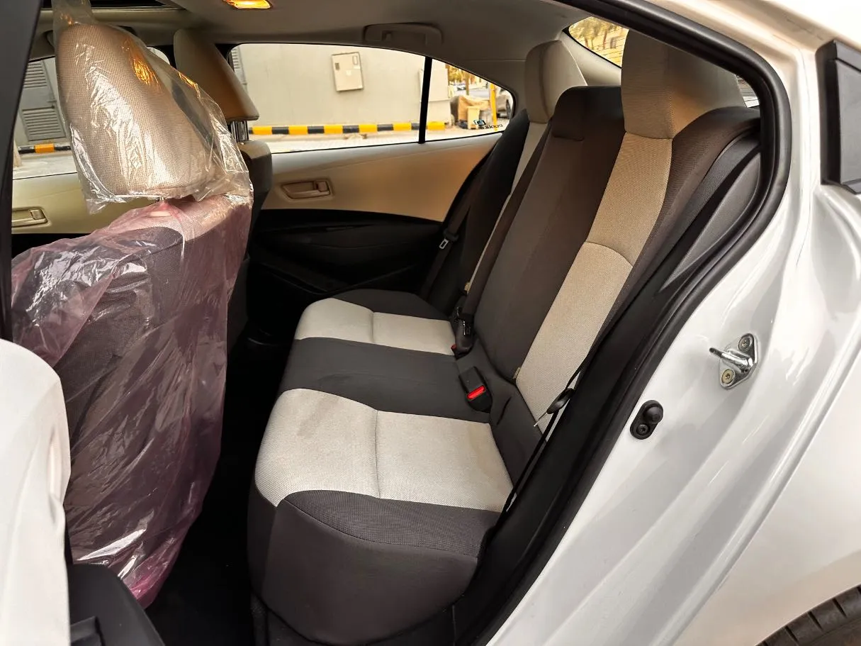Car image 14
