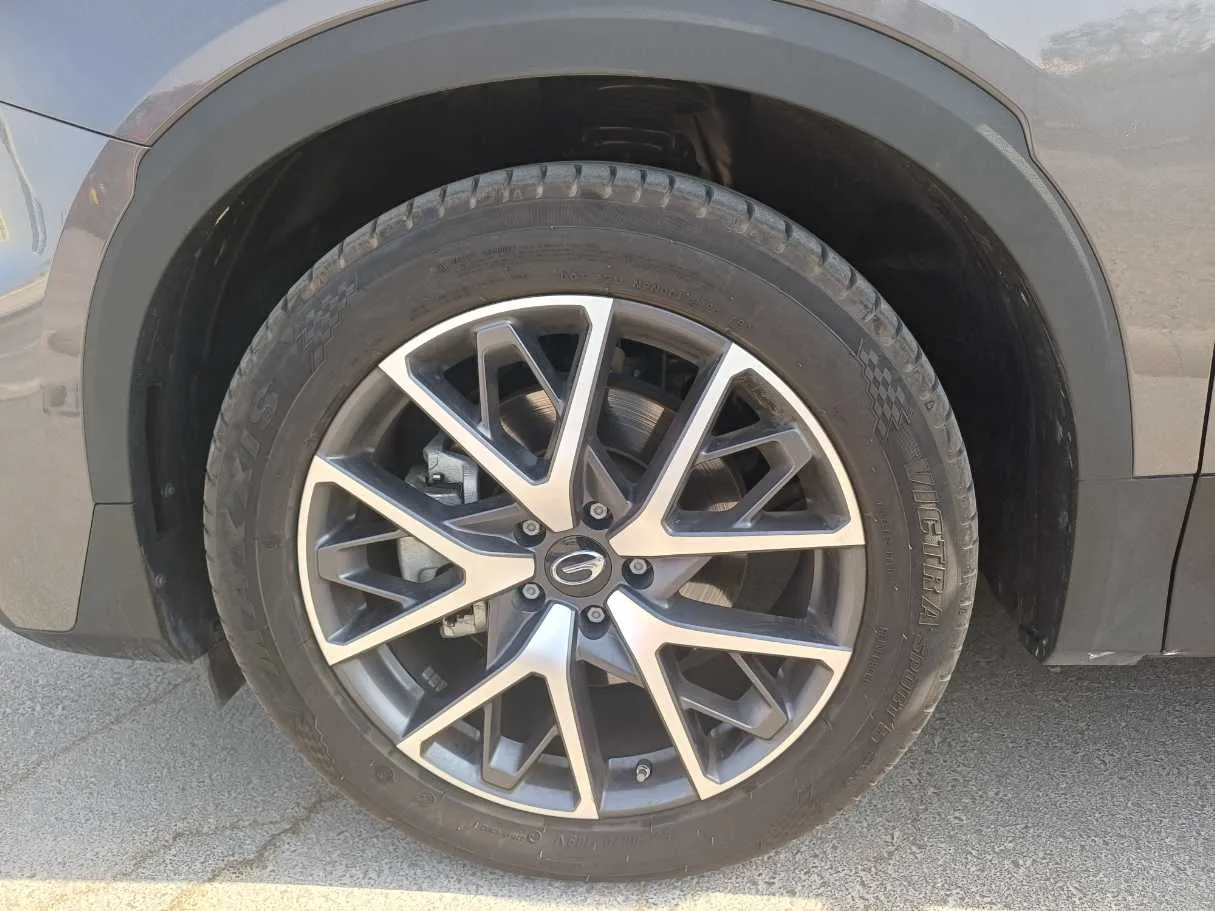 Car image 9