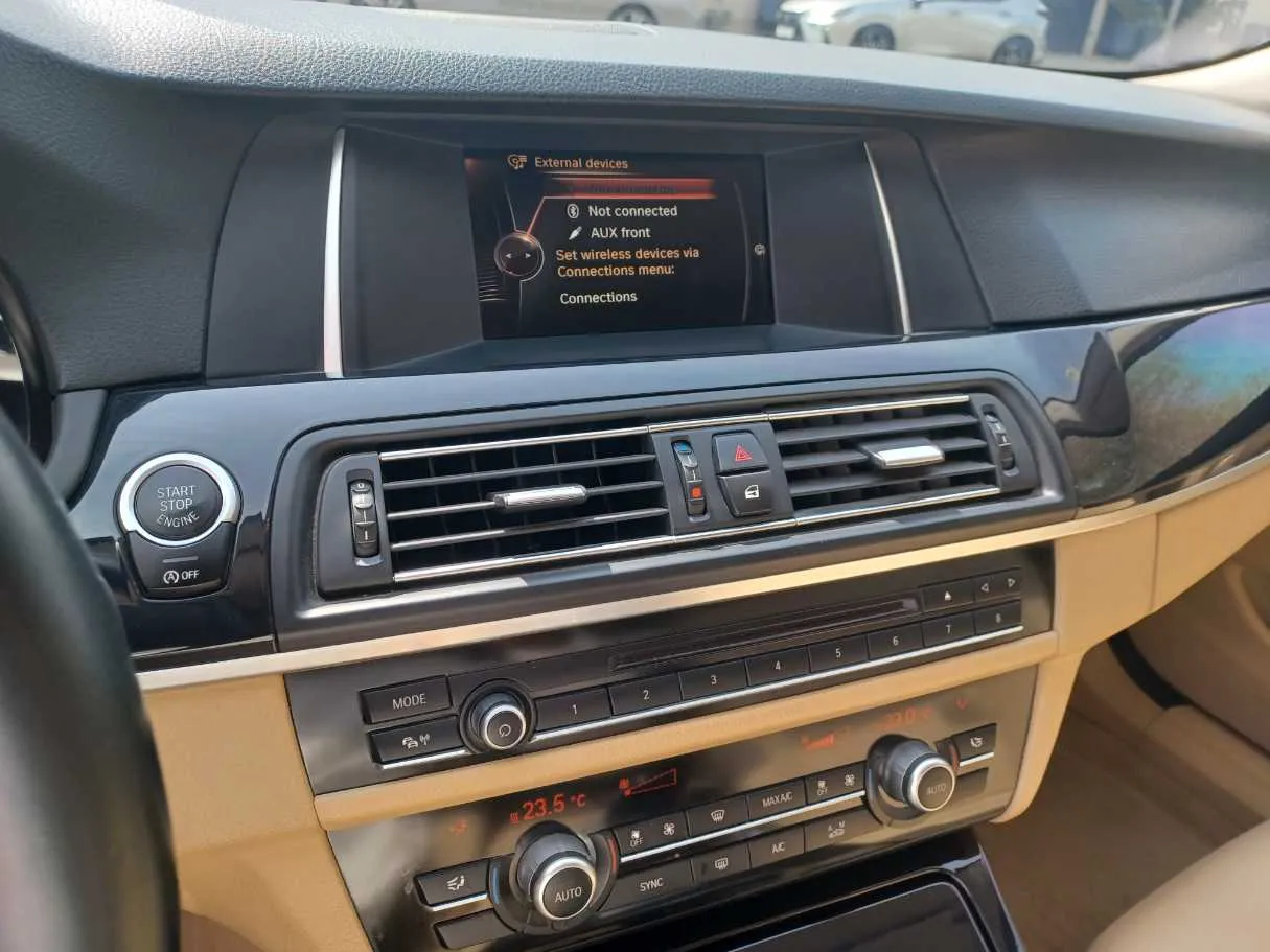 Car image 18