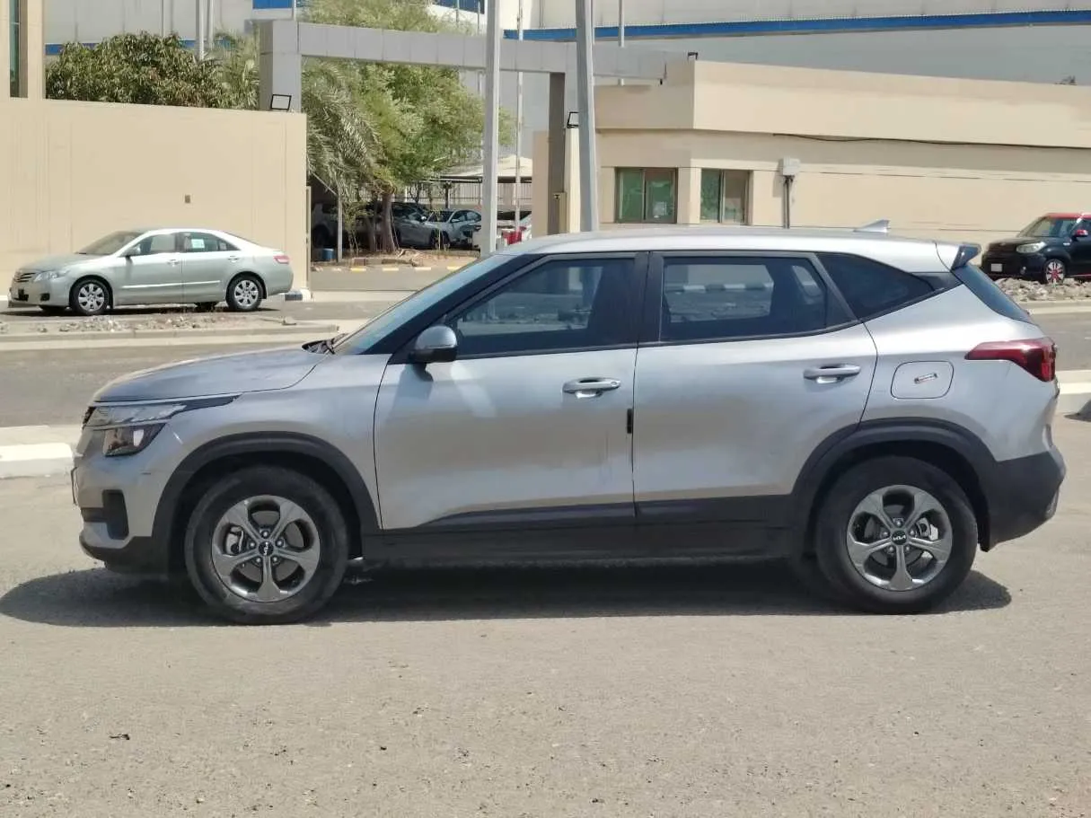 Car image 8
