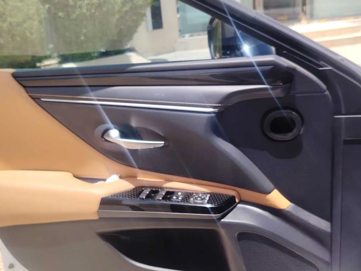 Car image 29
