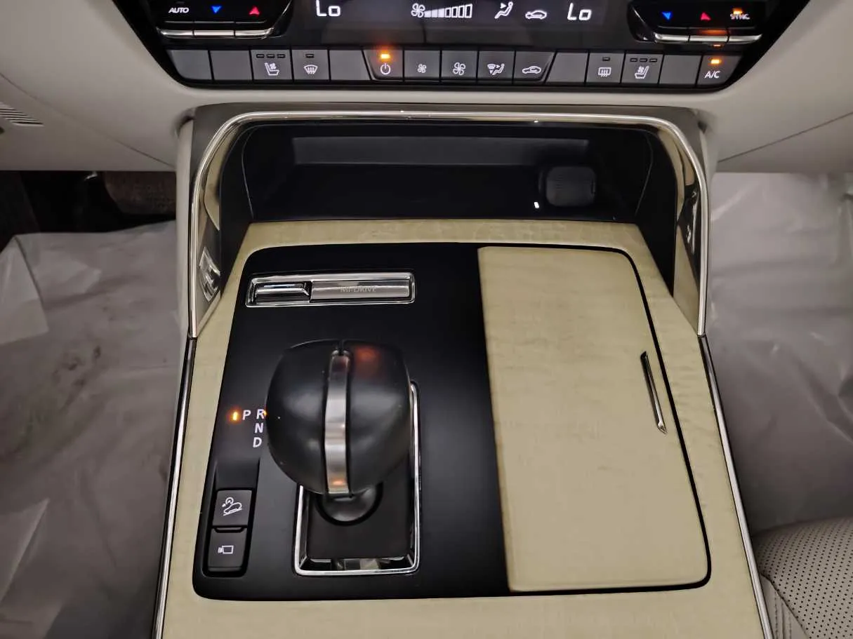Car image 25