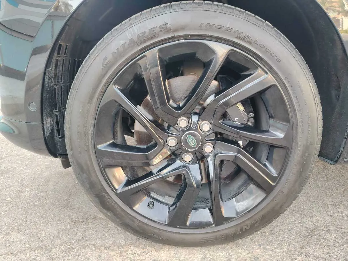 Car image 10