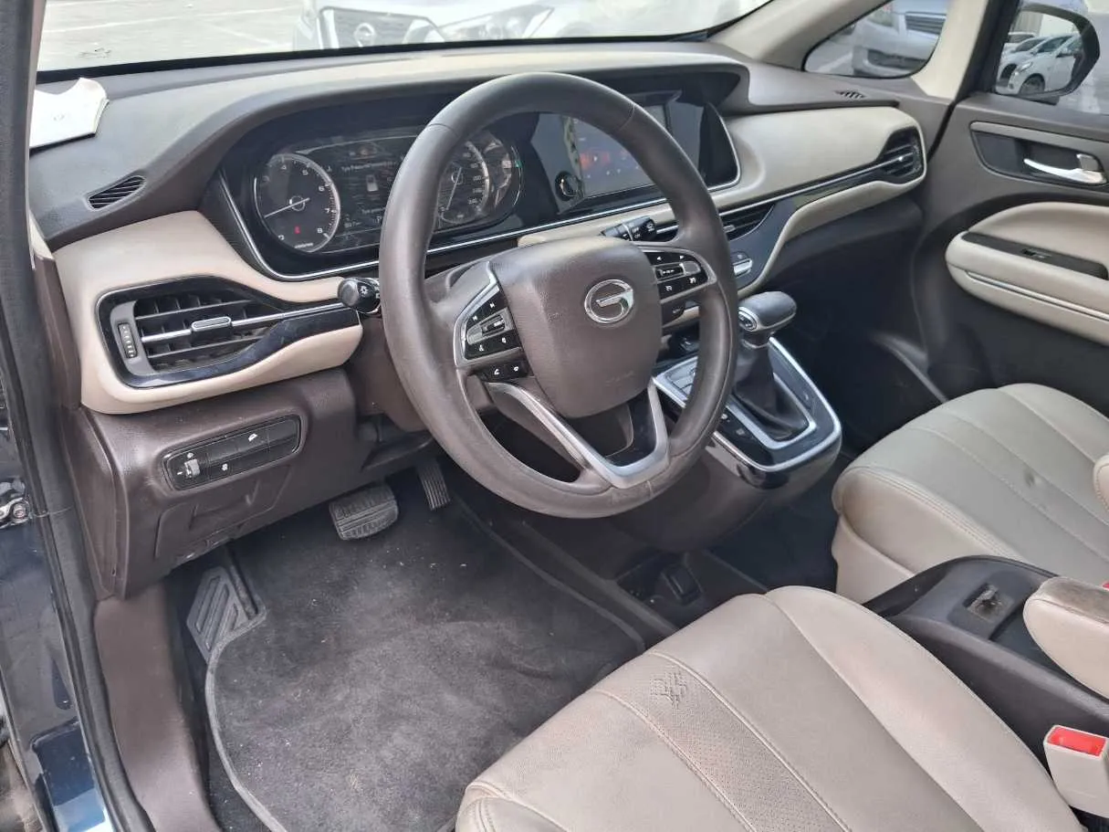 Car image 11
