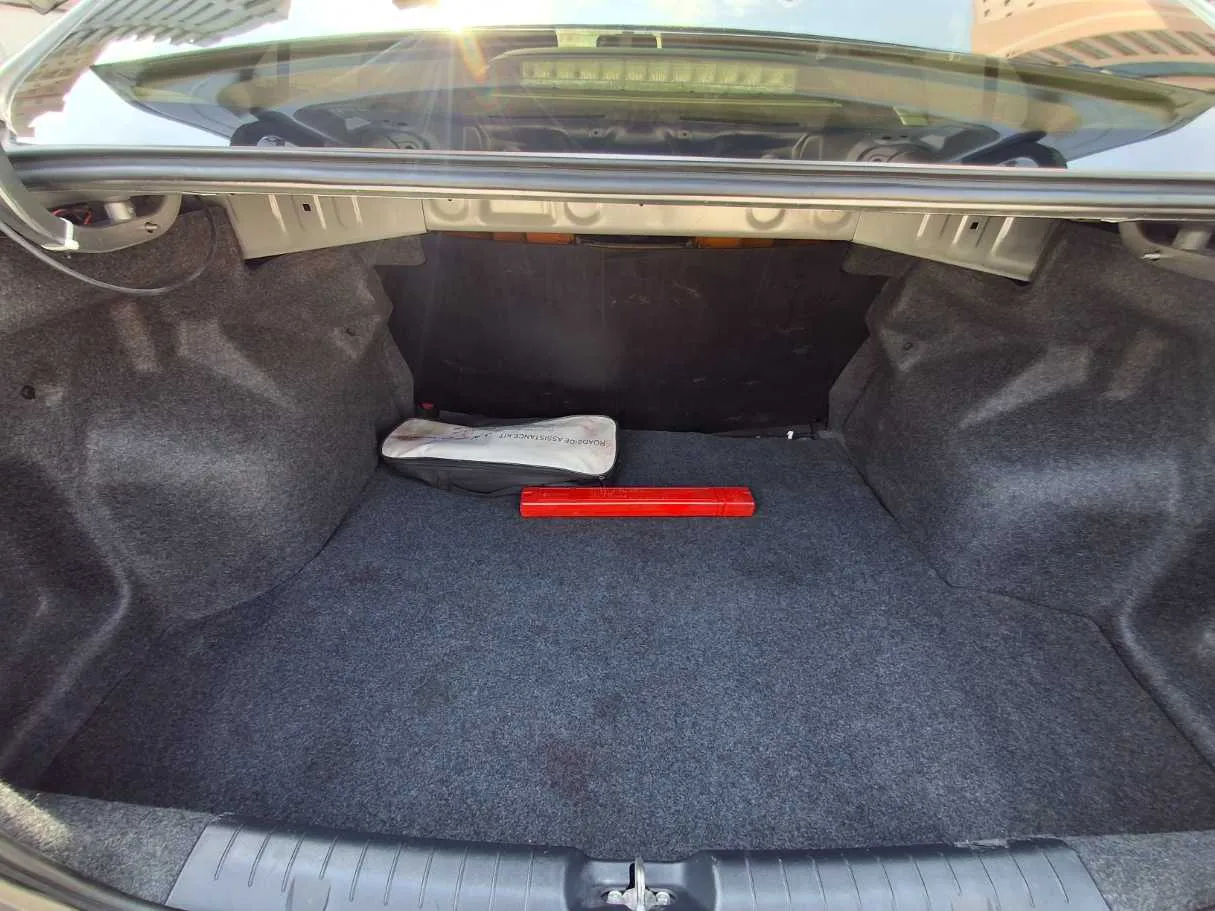 Car image 19