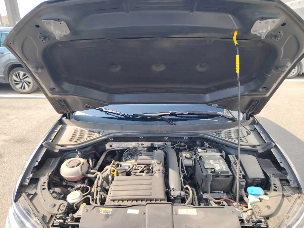 Car image 30
