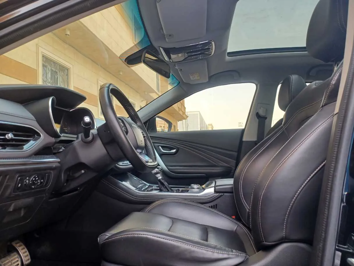 Car image 10