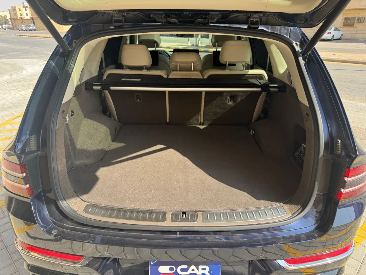 Car image 19