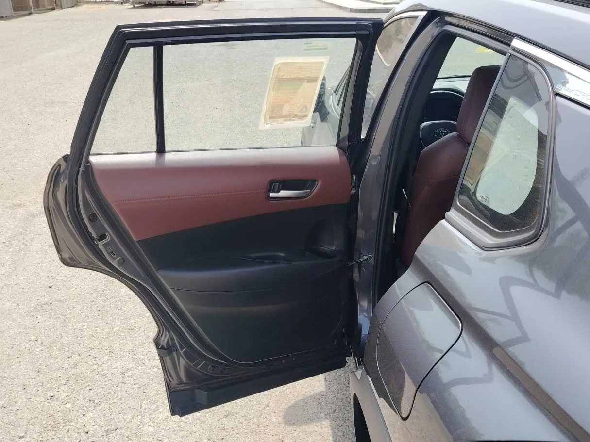Car image 14