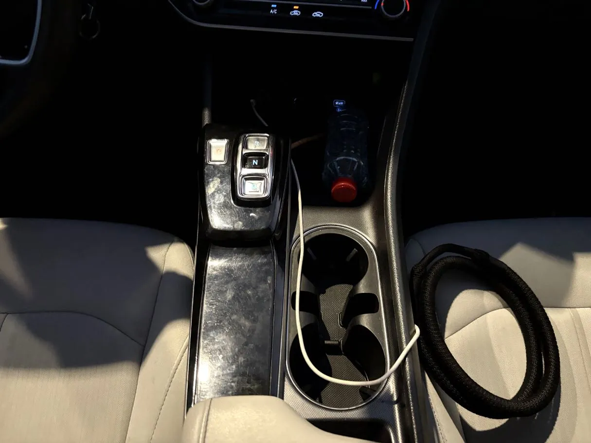 Car image 19