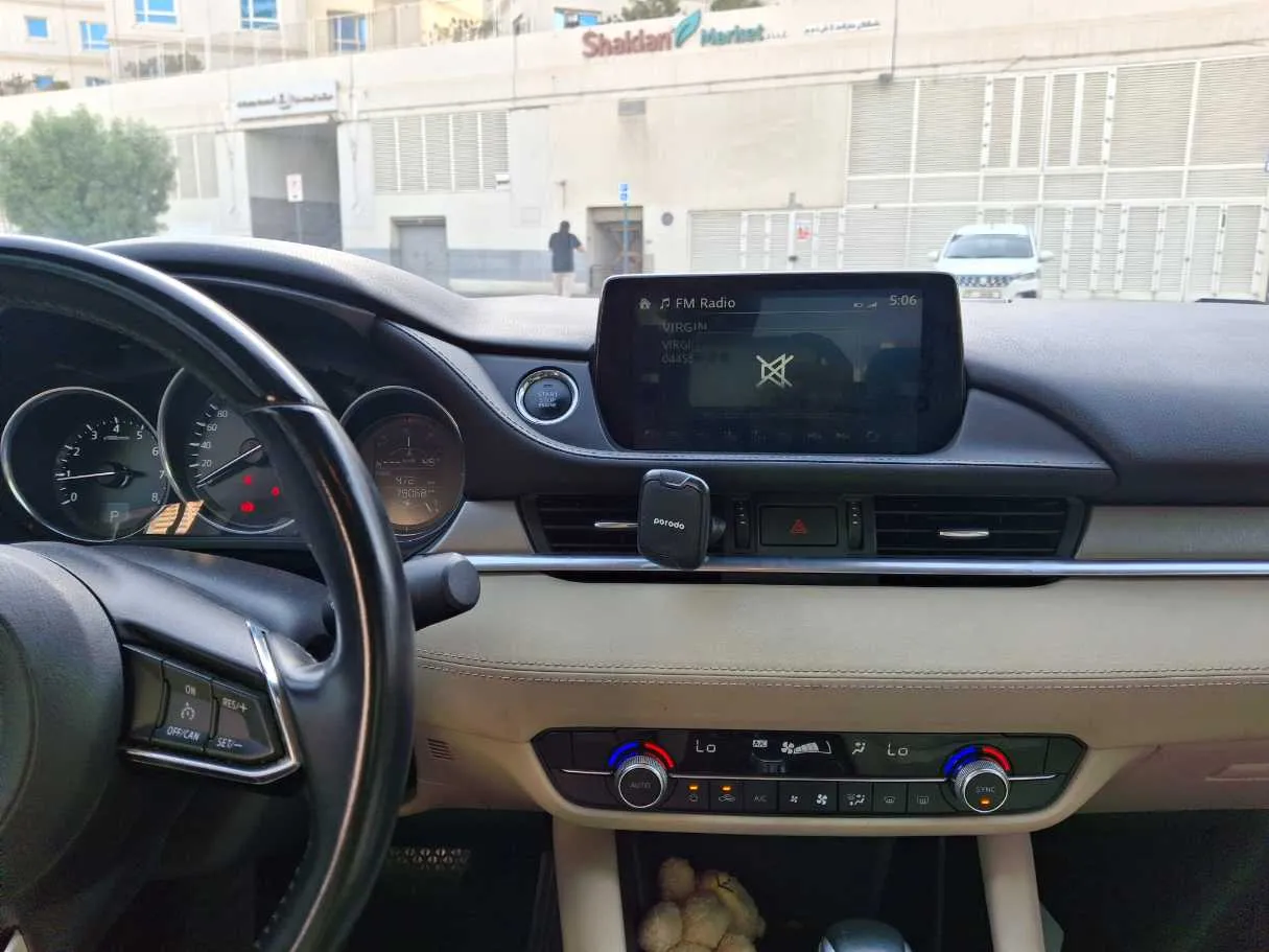 Car image 16