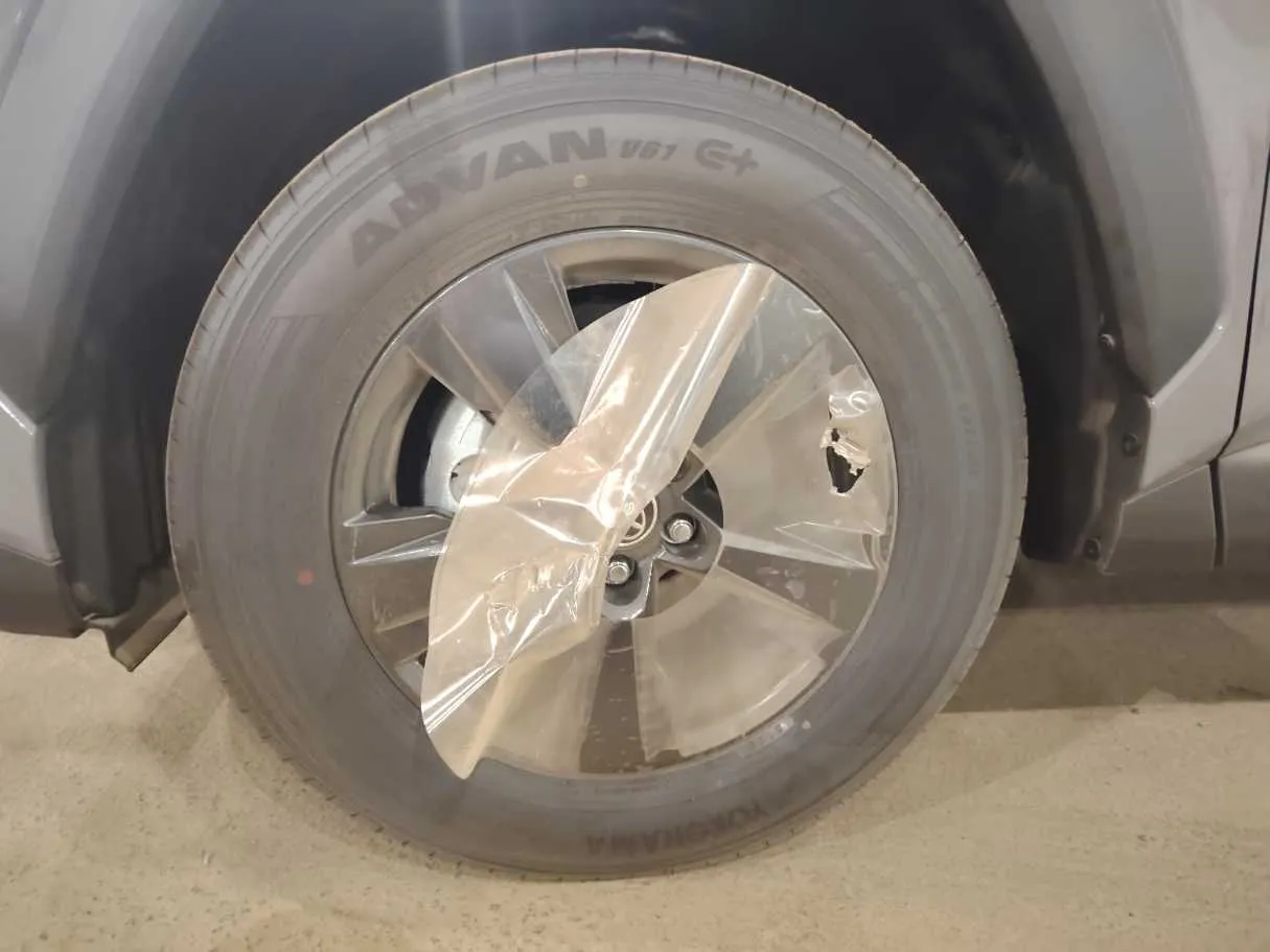 Car image 10