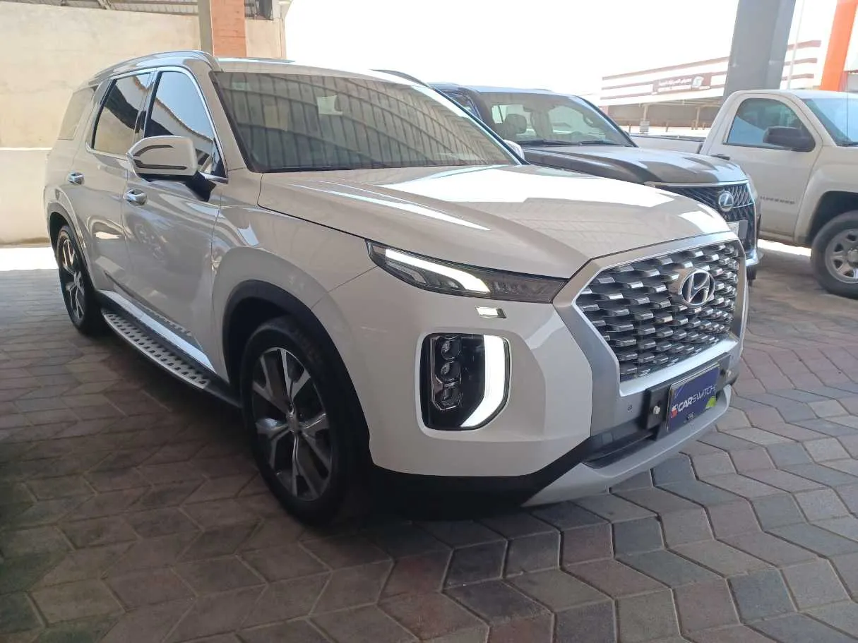 Car image 3
