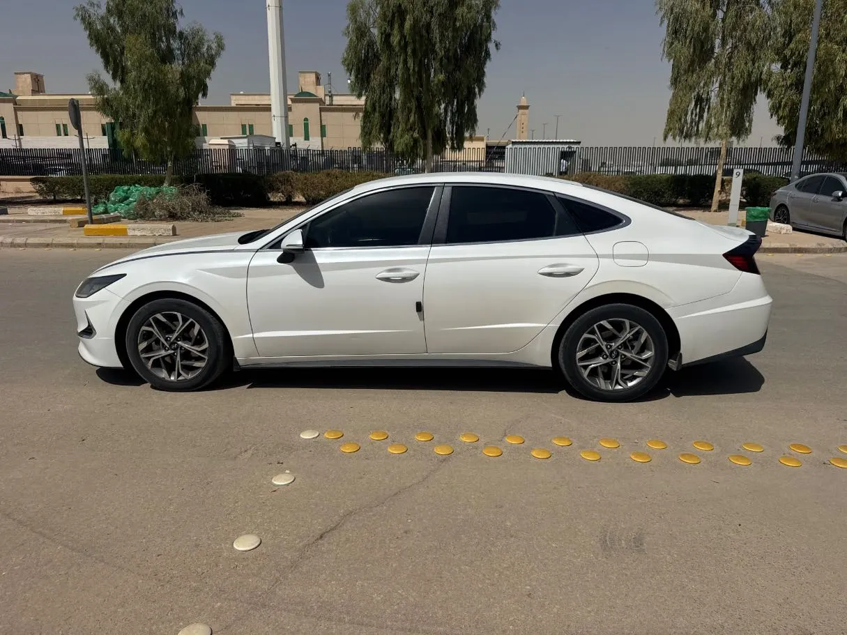 Car image 8