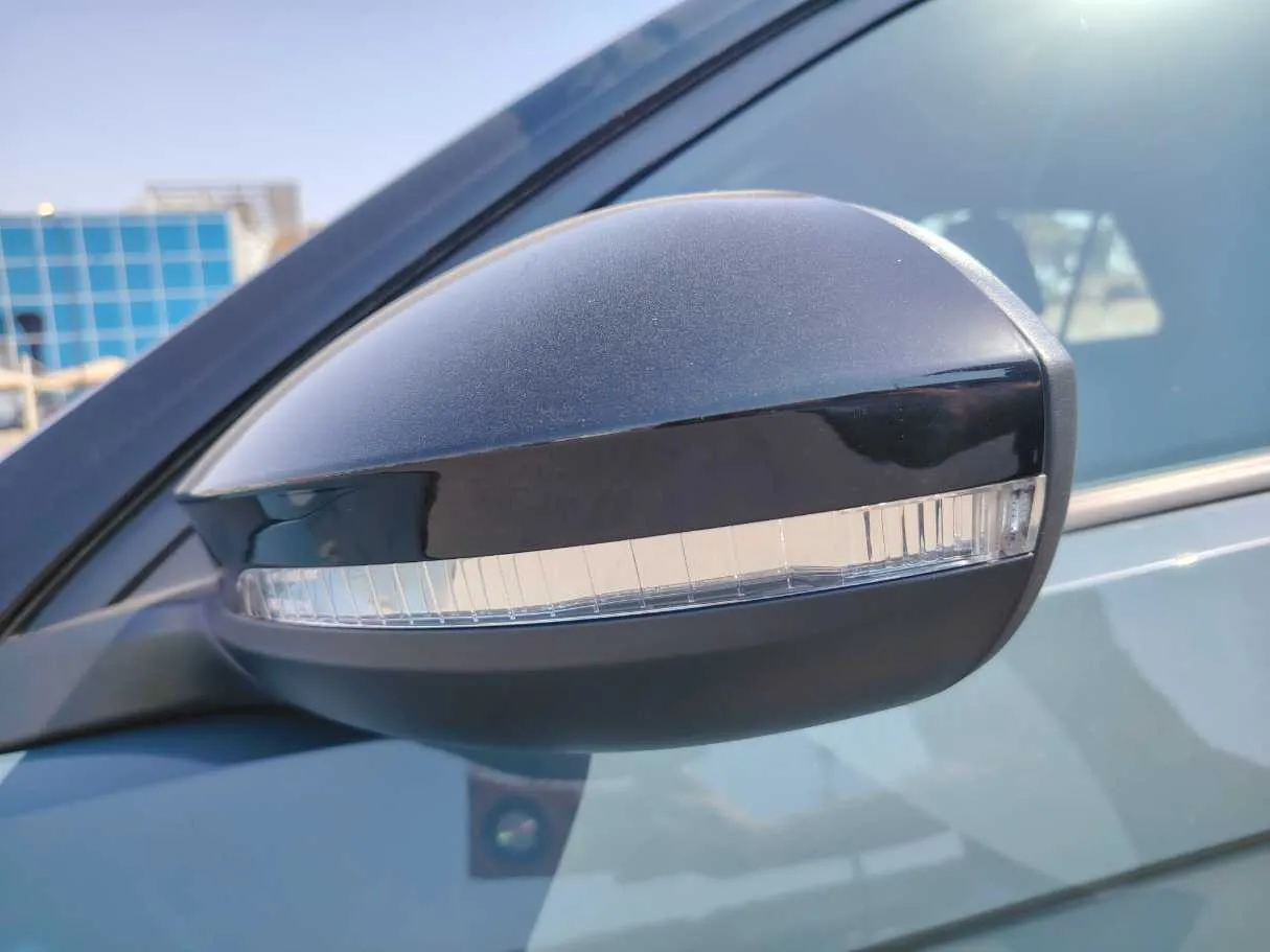 Car image 26