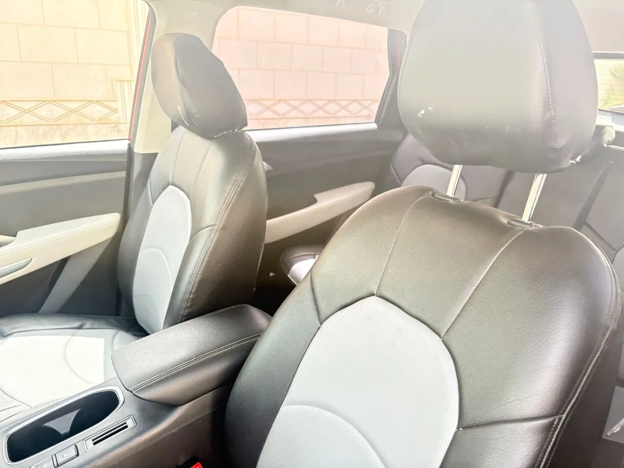 Car image 13