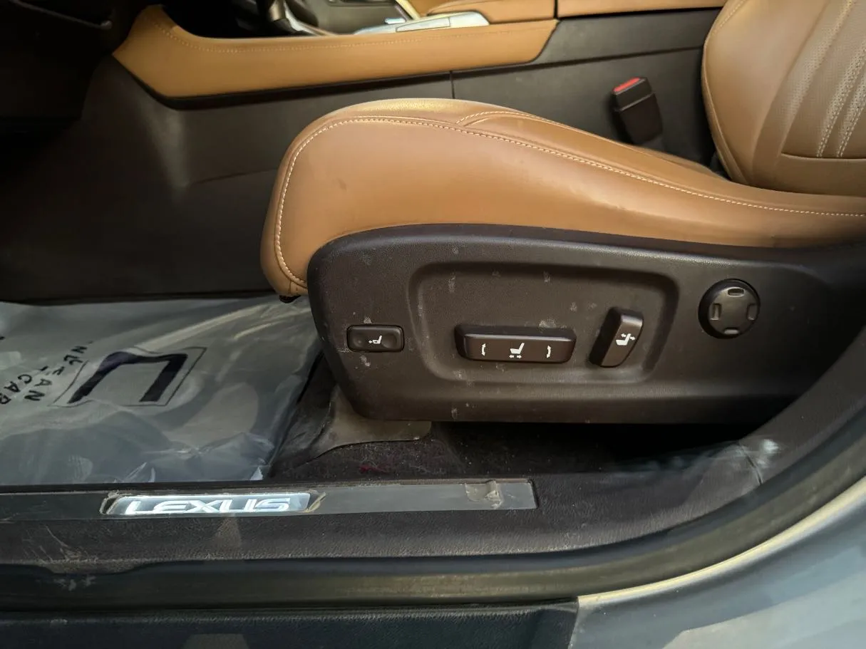 Car image 27