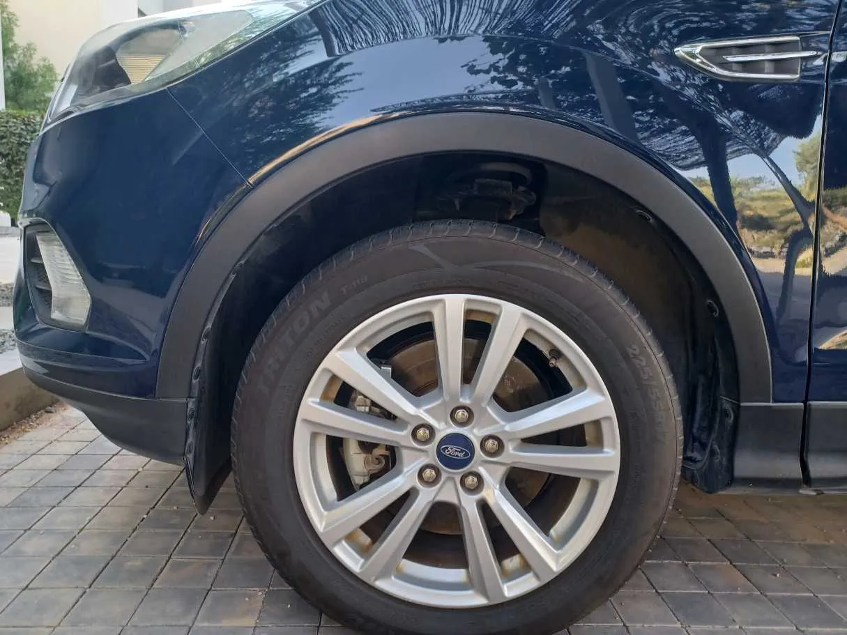 Car image 9
