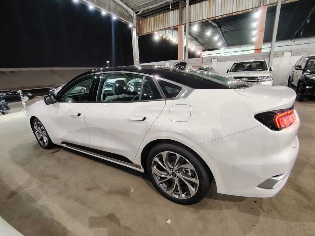 Car image 7