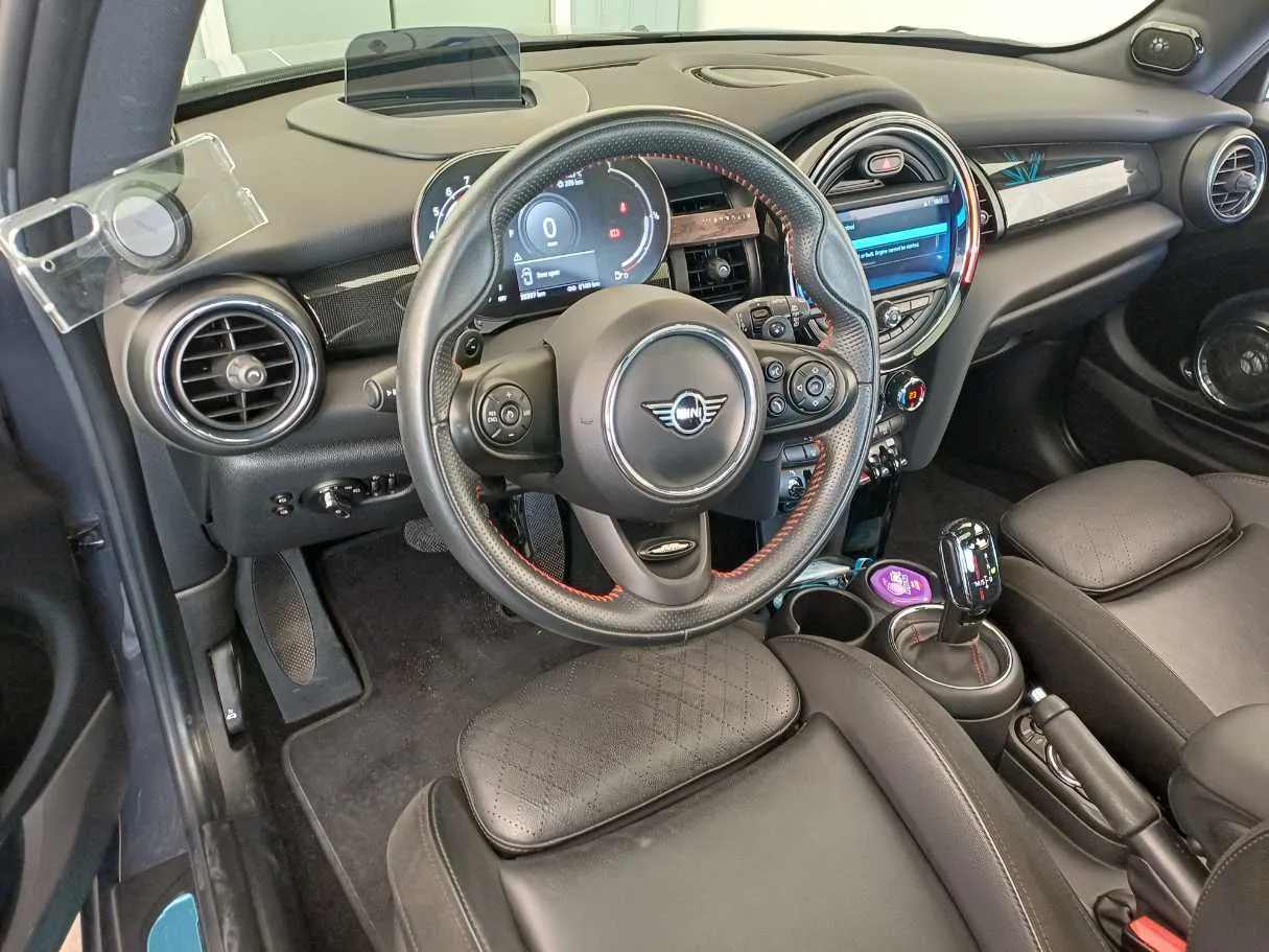 Car image 11