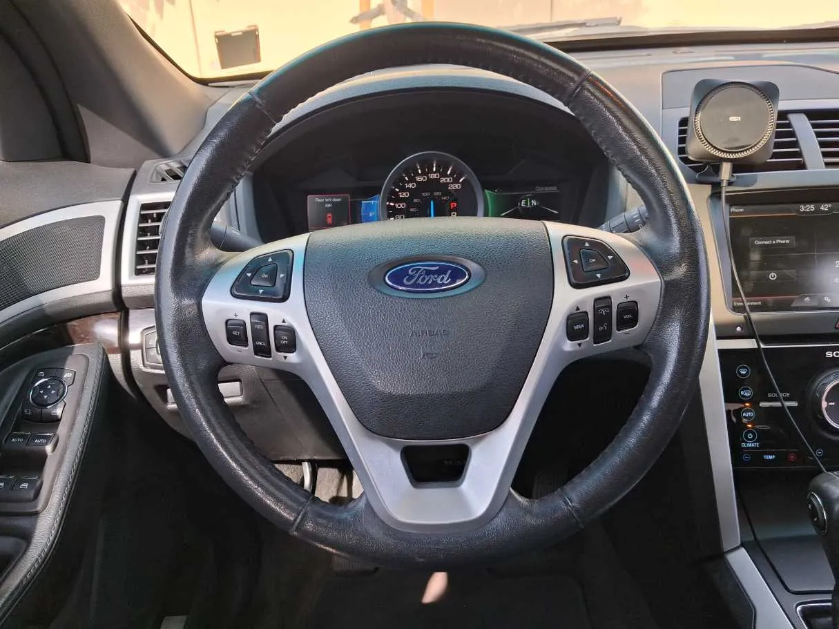 Car image 16