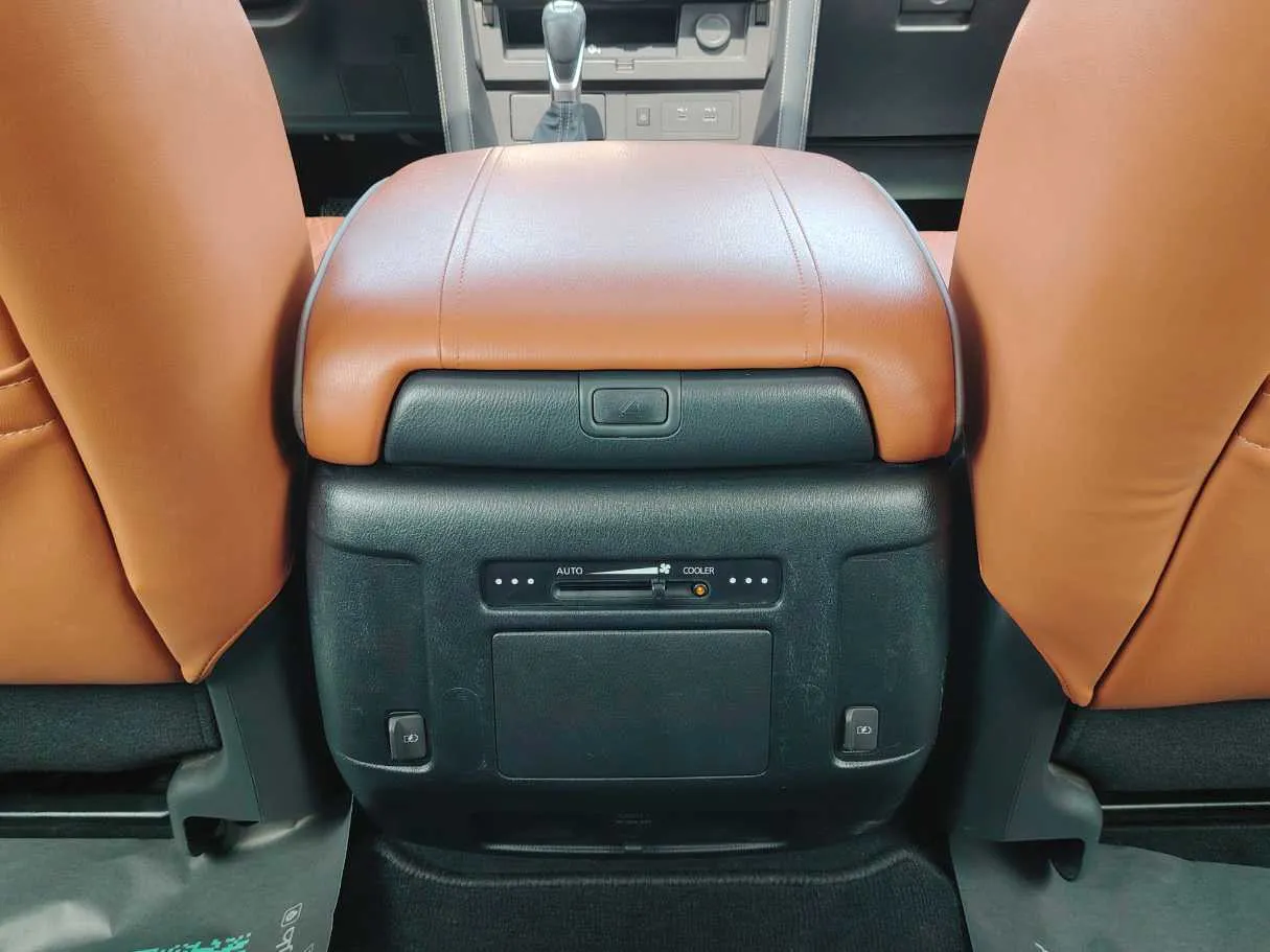 Car image 34