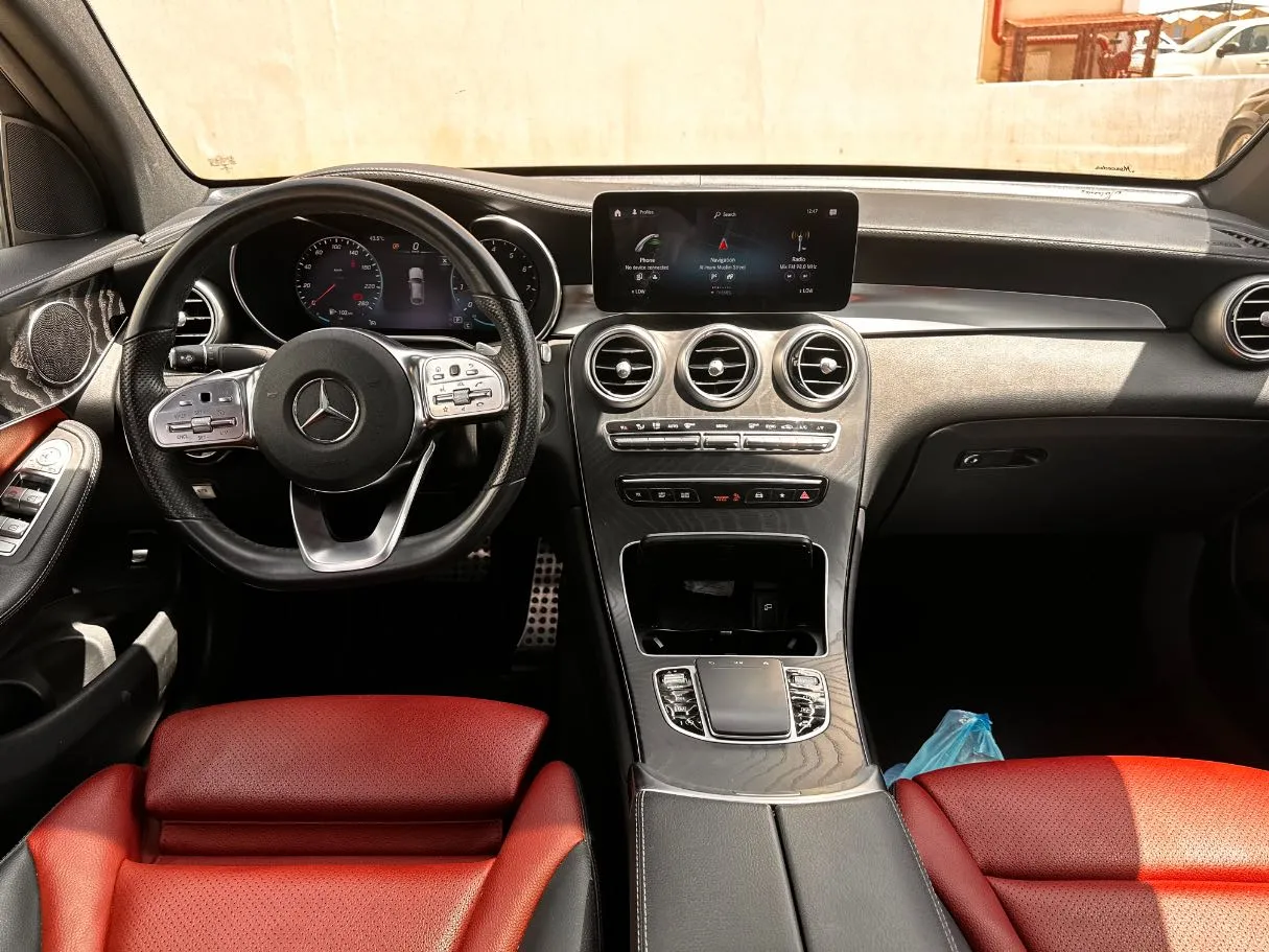 Car image 17