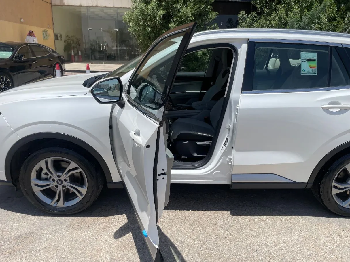 Car image 10