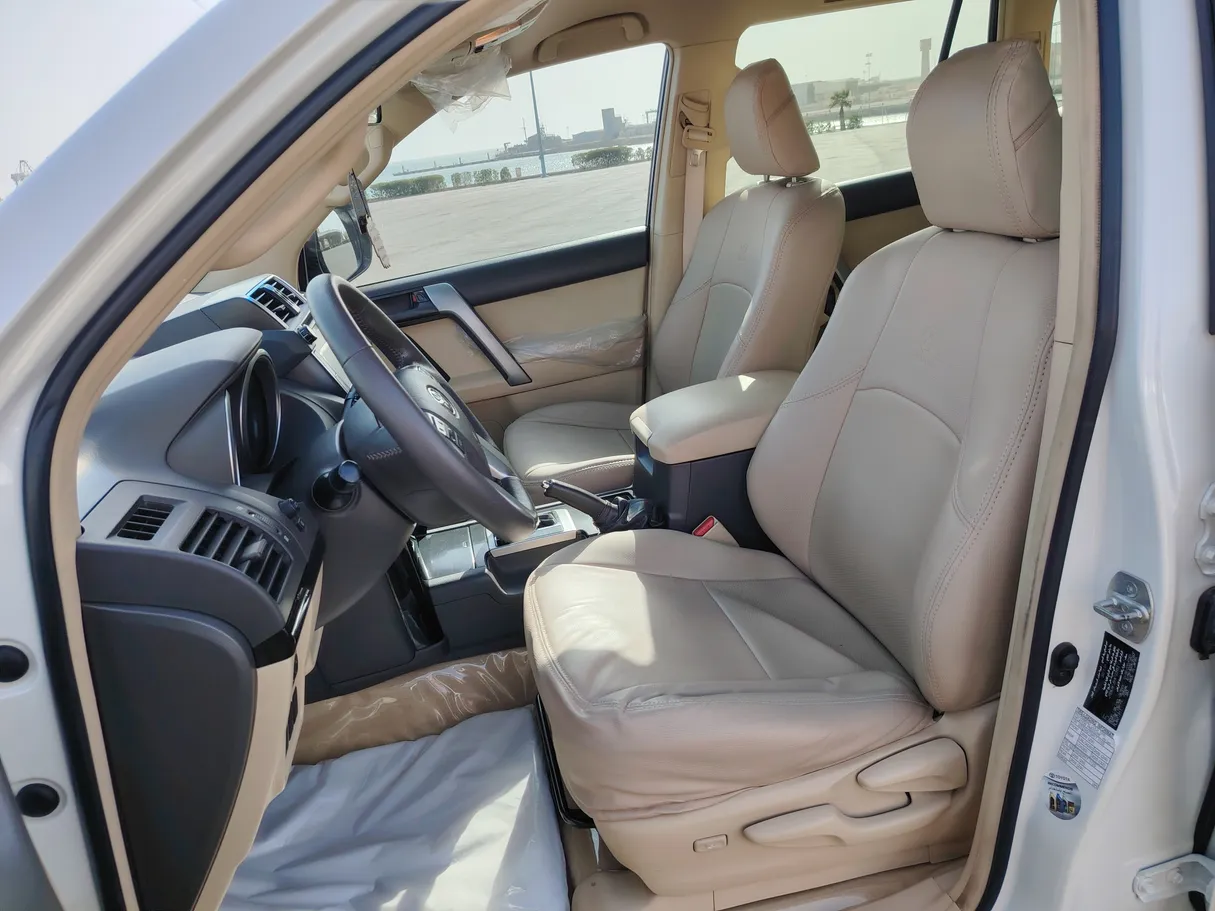 Car image 11