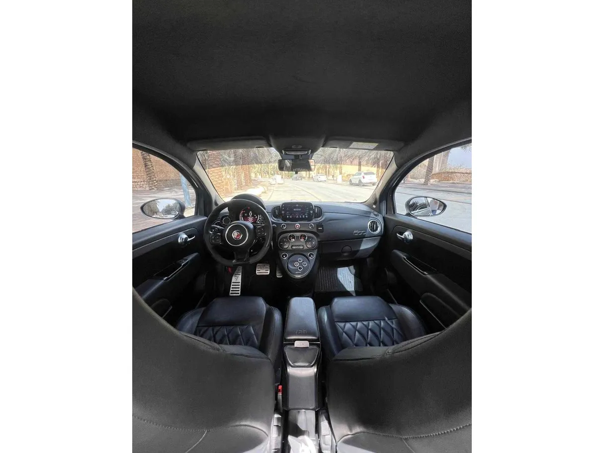 Car image 16